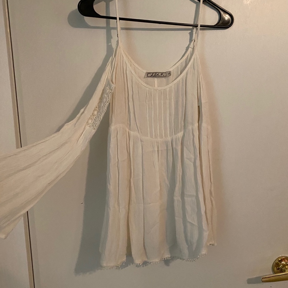 Cute top with sleeves
